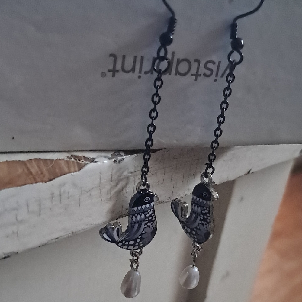 Elegant Black Bird Earrings with Pearl Drop